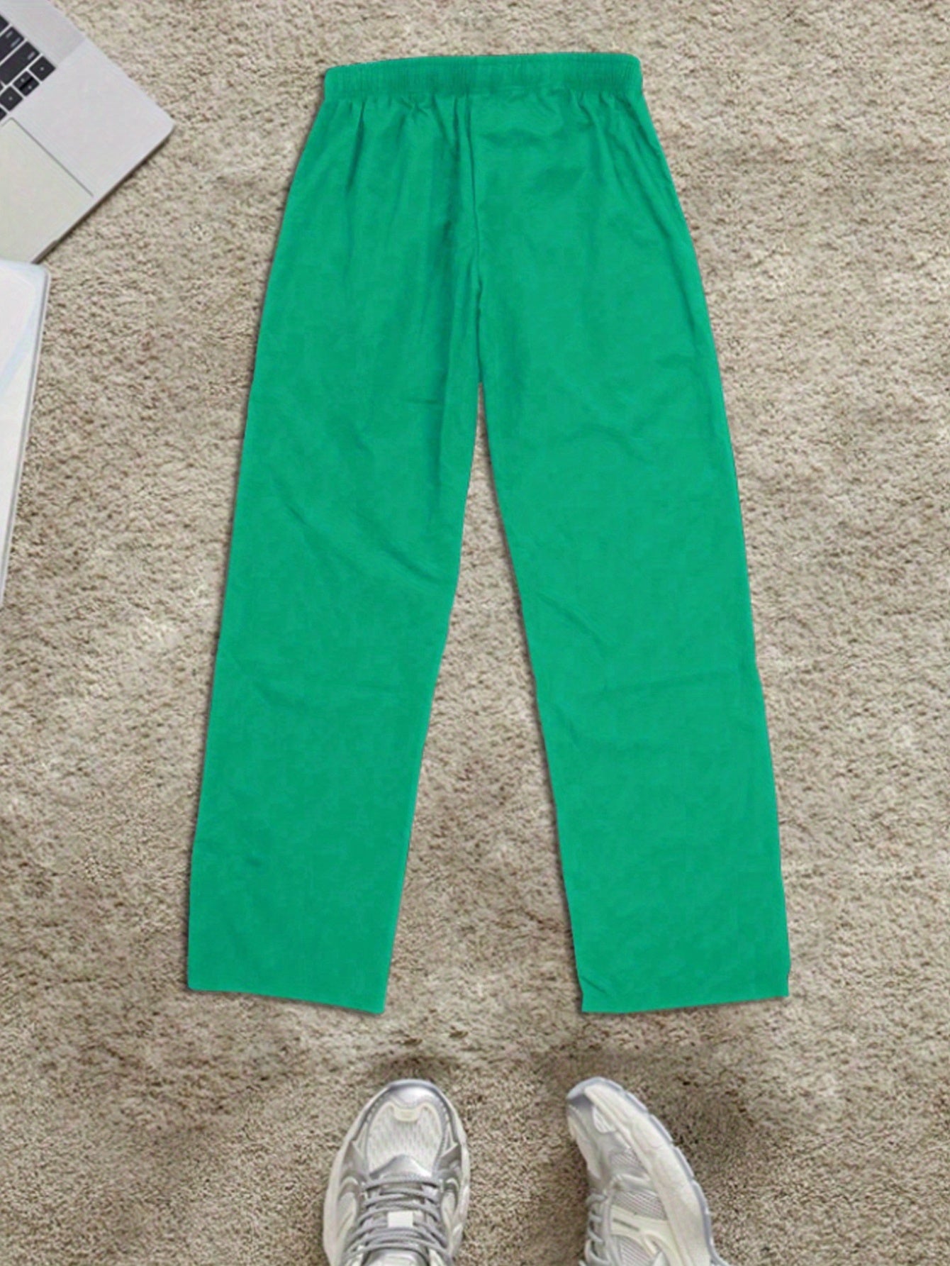 Joggers athlétiques légers pour hommes - Vert vibrant à rayures blanches, imprimé "JEUNE", coupe ample, taille à cordon de serrage, parfait pour la salle de sport, les vêtements décontractés ou le cadeau pour la famille et les amis, pantalon