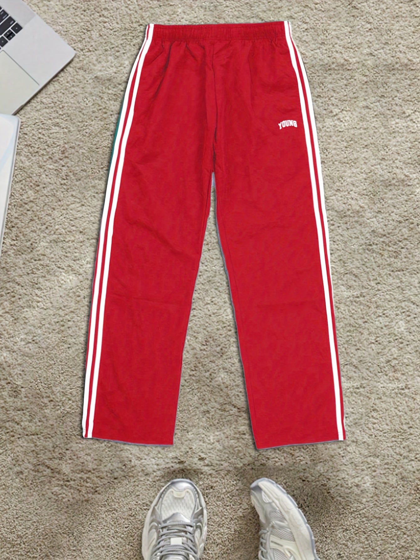 Joggers athlétiques légers pour hommes - Vert vibrant à rayures blanches, imprimé "JEUNE", coupe ample, taille à cordon de serrage, parfait pour la salle de sport, les vêtements décontractés ou le cadeau pour la famille et les amis, pantalon