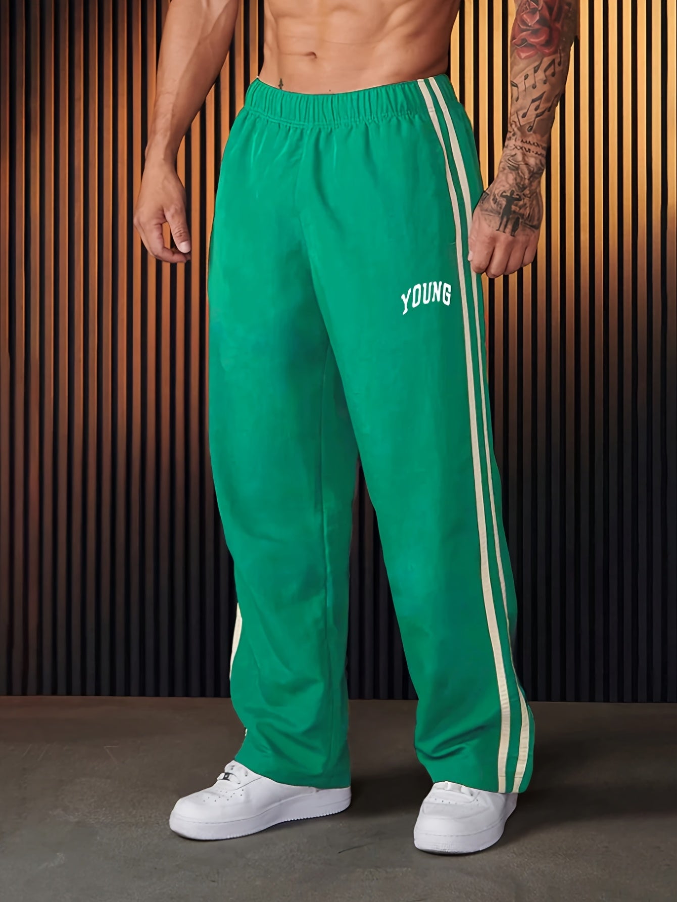 Joggers athlétiques légers pour hommes - Vert vibrant à rayures blanches, imprimé "JEUNE", coupe ample, taille à cordon de serrage, parfait pour la salle de sport, les vêtements décontractés ou le cadeau pour la famille et les amis, pantalon