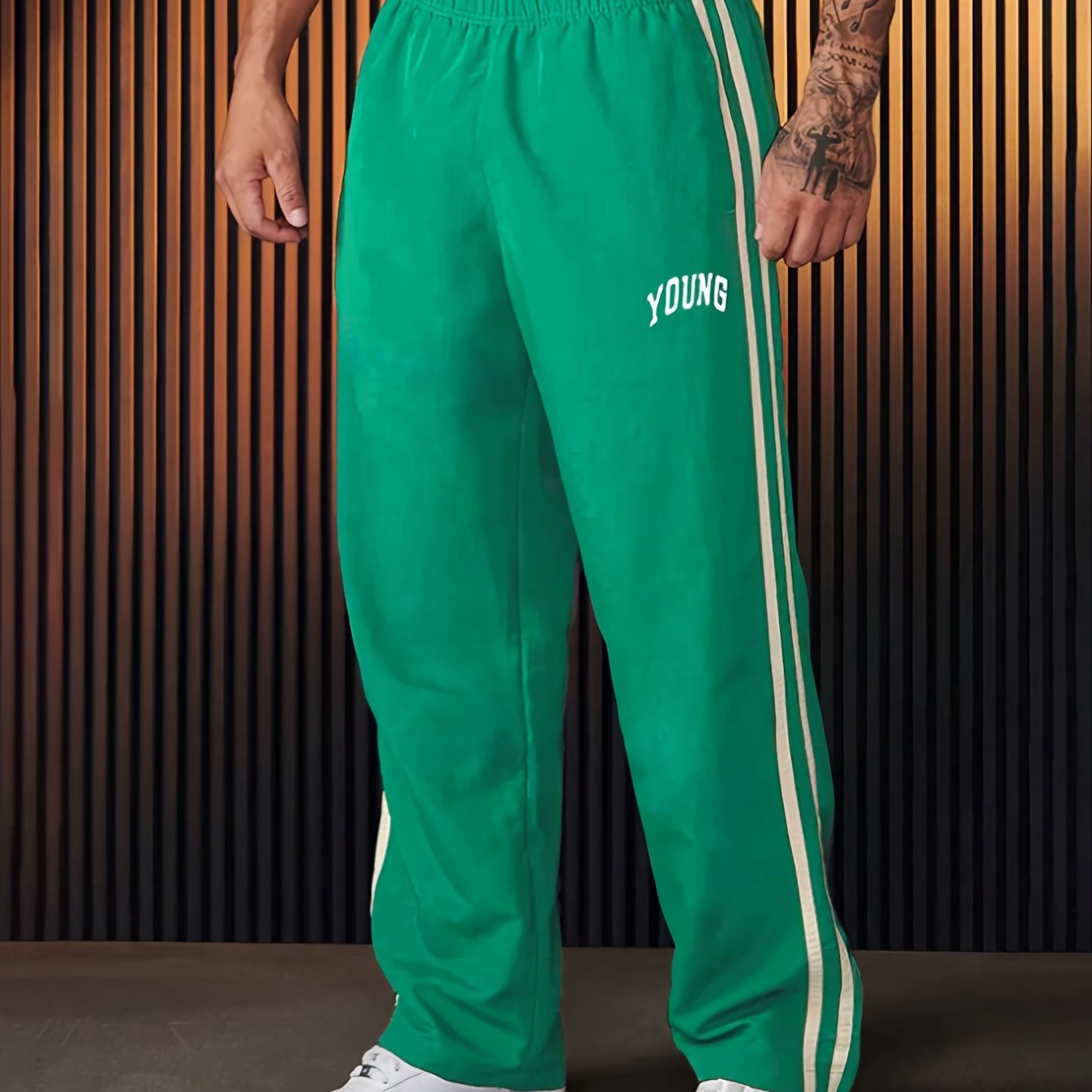Joggers athlétiques légers pour hommes - Vert vibrant à rayures blanches, imprimé "JEUNE", coupe ample, taille à cordon de serrage, parfait pour la salle de sport, les vêtements décontractés ou le cadeau pour la famille et les amis, pantalon