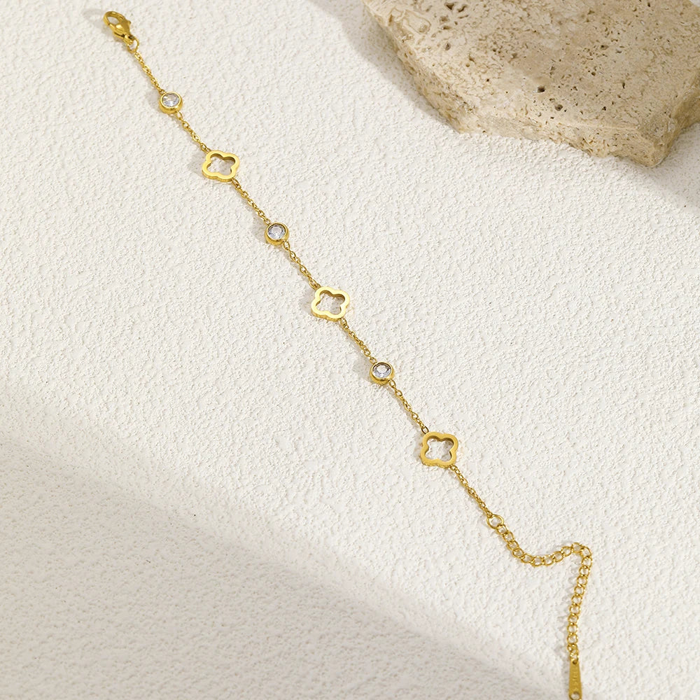 Bracelet porte-bonheur en acier inoxydable, trèfle creux en cristal et zircone, Design Simple et généreux, bijoux de poignet pour femmes, usage quotidien