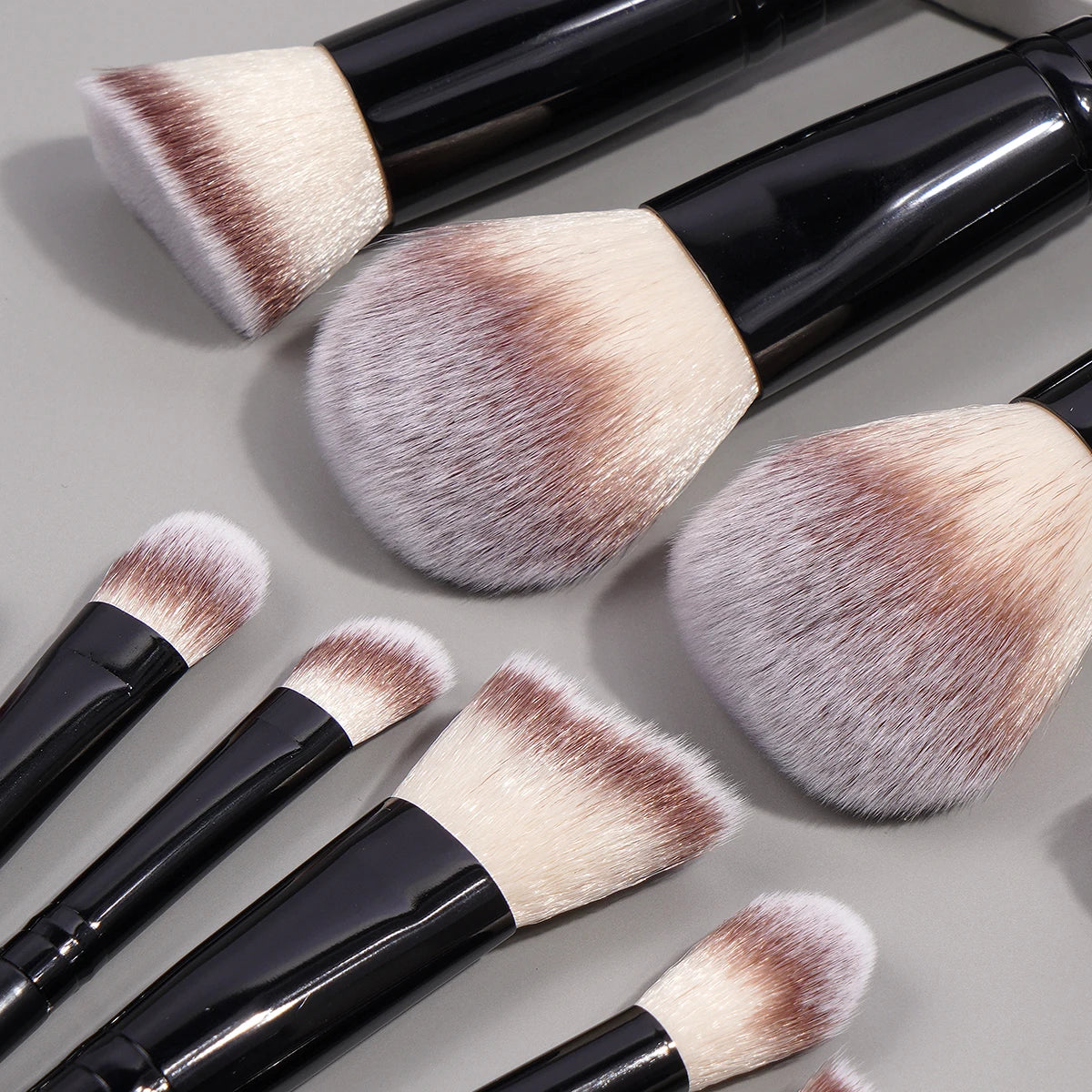 MAANGE ensemble de pinceaux de maquillage professionnel 18 pièces Premium fond de teint synthétique poudre correcteurs fards à paupières pinceaux de maquillage avec sac - Lencensa 