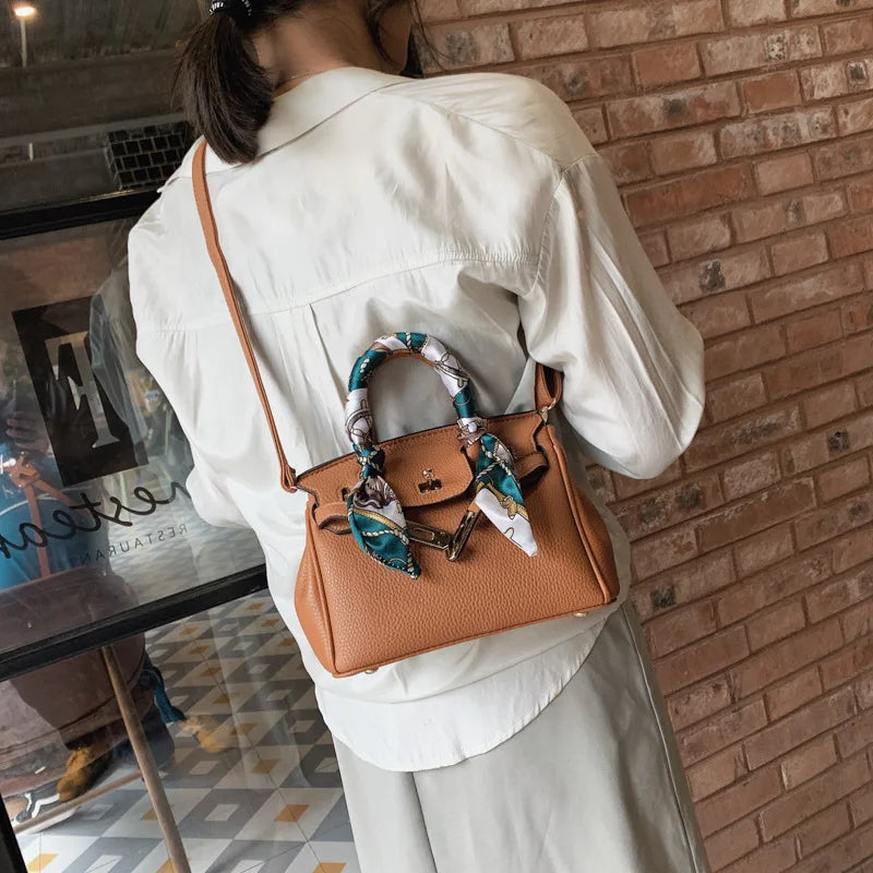 Sac Birkin imprimé écharpe 2025 pour femmes, sac à main à bandoulière en relief à ailes, fourre-tout de luxe à poignée supérieure avec serrure, sac à bandoulière élégant - Lencensa 