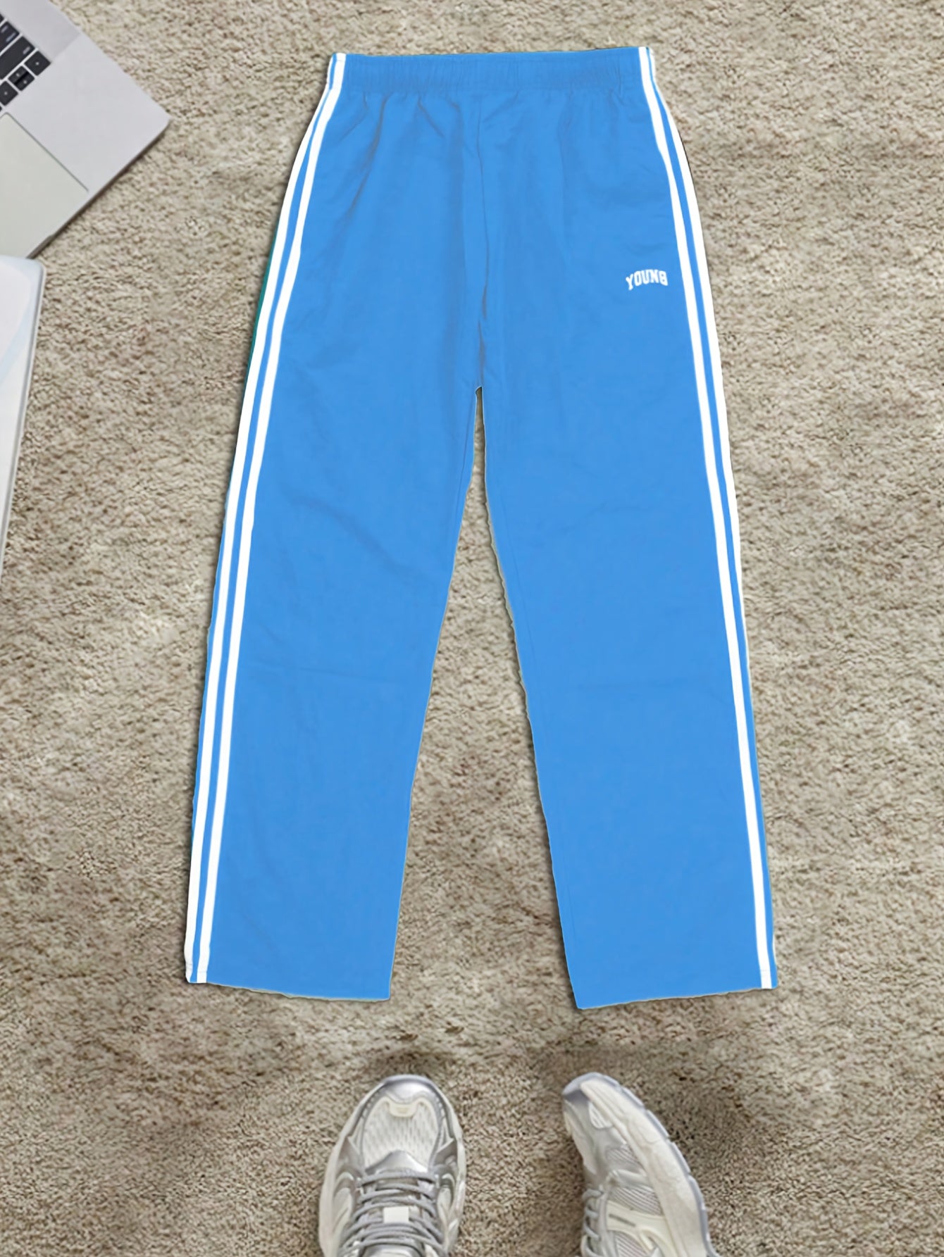 Joggers athlétiques légers pour hommes - Vert vibrant à rayures blanches, imprimé "JEUNE", coupe ample, taille à cordon de serrage, parfait pour la salle de sport, les vêtements décontractés ou le cadeau pour la famille et les amis, pantalon