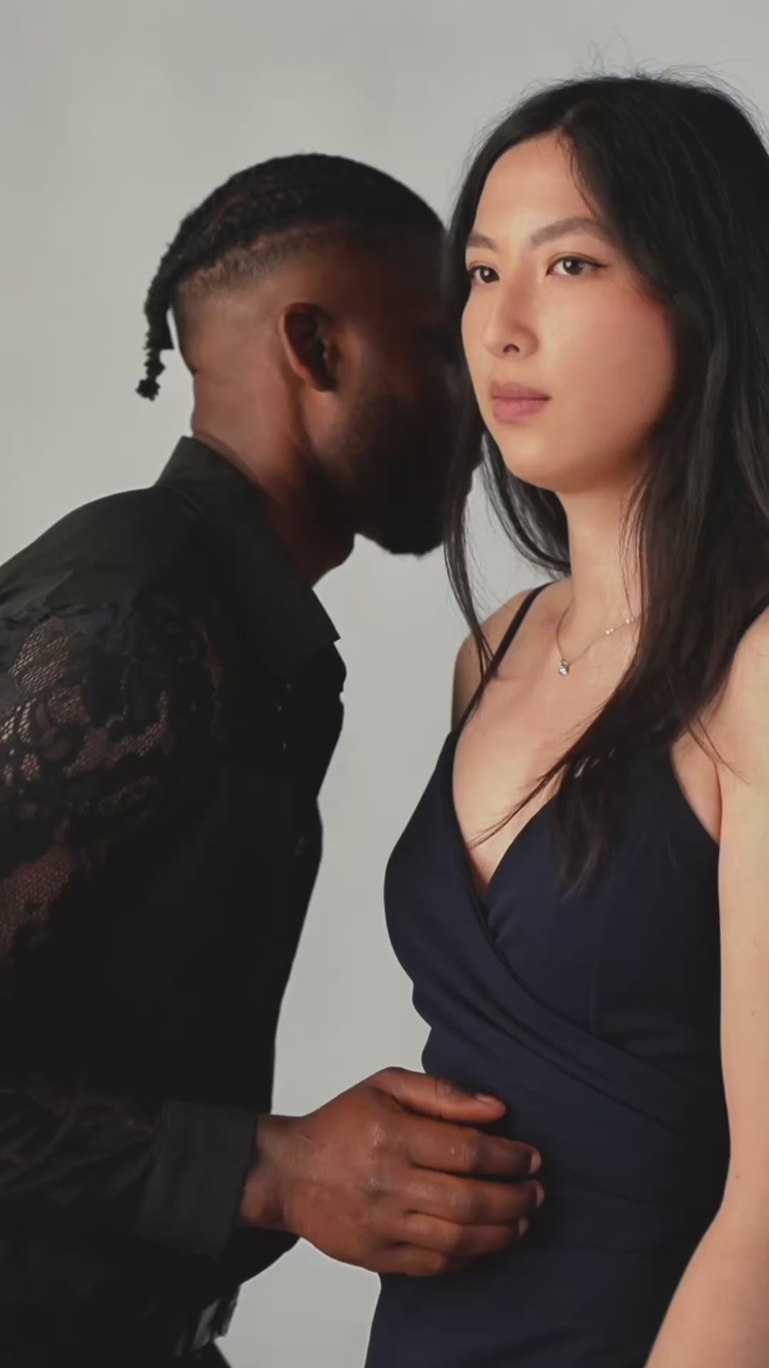 Charger la vidéo : LENCENSA – L’élégance divine à chaque détail.Bien plus qu’une maison de parfums, LENCENSA propose aussi des accessoires haut de gamme qui subliment votre style. Entre luxe, caractère et raffinement, chaque création incarne l’excellence.